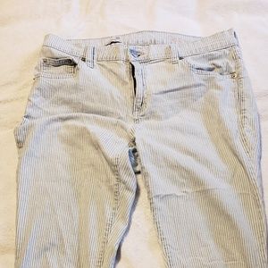 Gap size 30R girlfriend Capris seersucker jeans